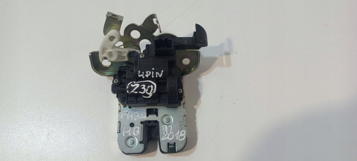 Skoda Fabia Audi A4 A5 Q5 Q7 lock of rear bonnet 8R0827505A (Z30)