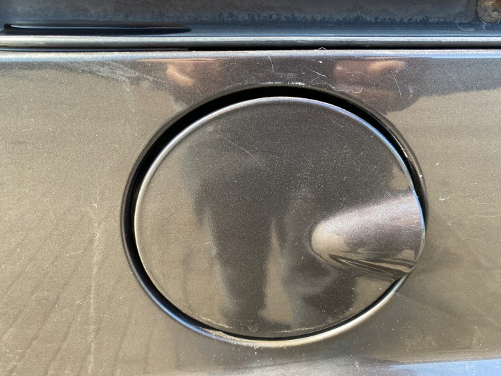 Fiat Doblo FL 06-12 Tankklappe des Kraftstoffsbehälters kod lakieru 284
