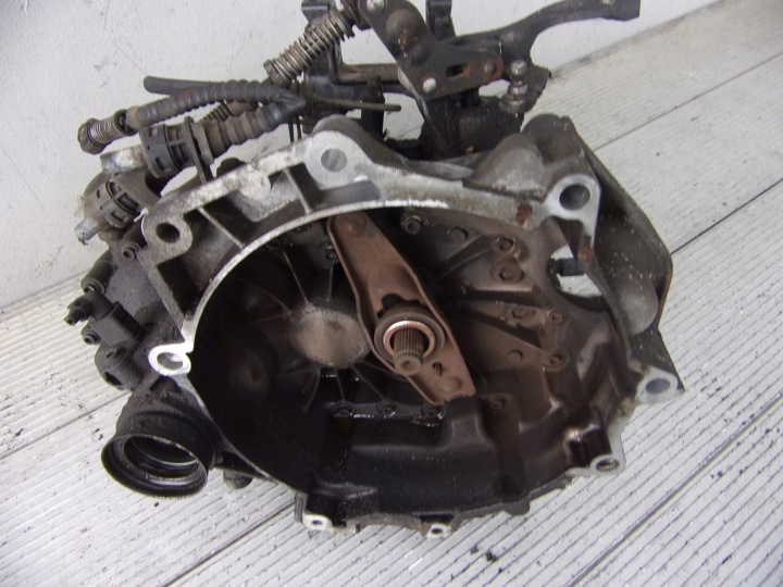 Getriebe MANUALNA VOLKSWAGEN POLO 4 GDP