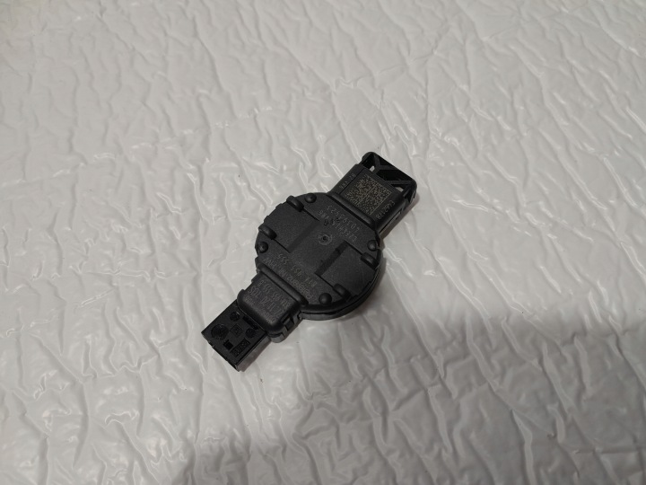 AUDI A4 B9 LIFT snímač SENSOR dažďový 81A955555B