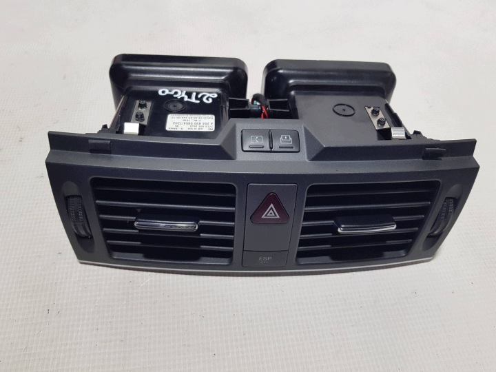 BOCCHETTA ARIA ANTERIORE medio MERCEDES W204 A2048305854