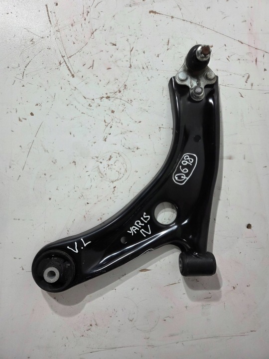 Toyota Yaris IV XP210 arm front left (Q698)