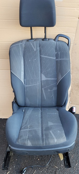 FOTEL jobb eleje PASAZERA STOLIK feszítö RENAULT SCENIC II OE EUROPA