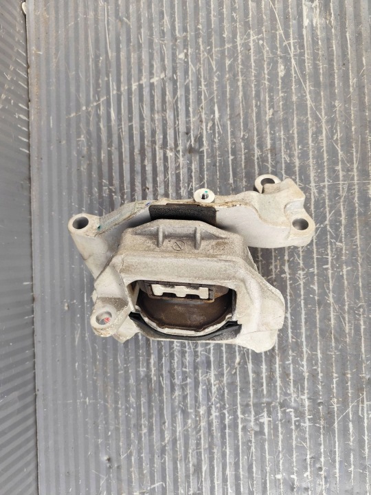 NISSAN QASHQAI J12 holder engine mount