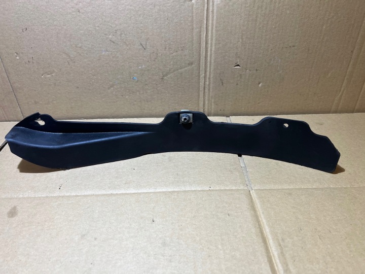 AUDI A5 8T spoiler zasterka NADKOLA predok ľavý predný 8T0853887D