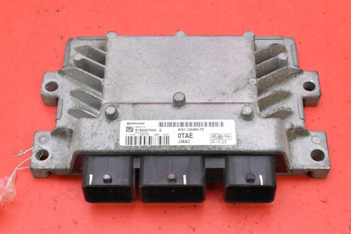 Unité de contrôle Ordinateur Moteur 8V21-12A650-TE FORD FIESTA MK7 1.4 16V 96 KM