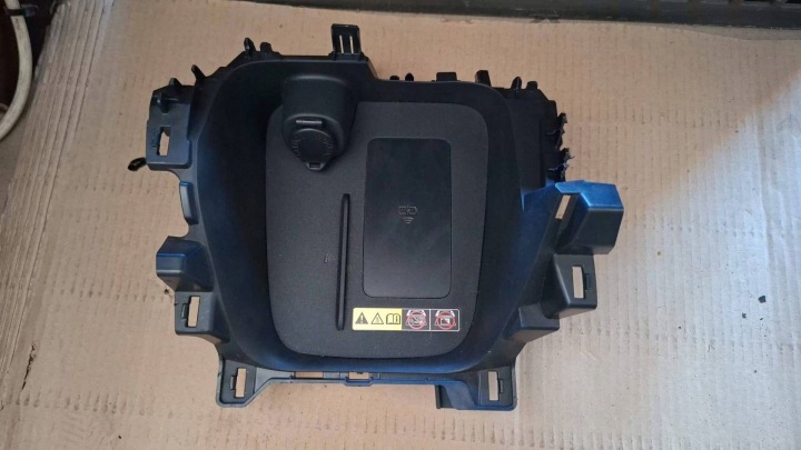 Ladowarka indukcyjna Mazda 2 2024r 861C0-0D020