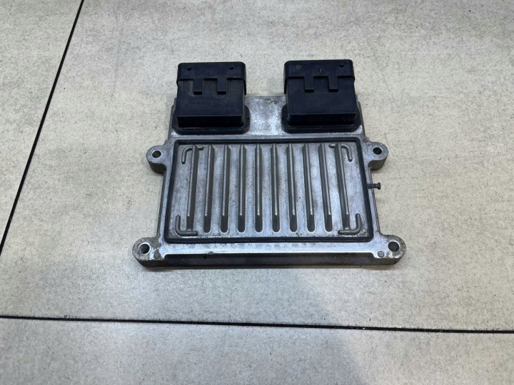 control unit computer of the engine HYUNDAI SONATA IV V6 3.3 391103C720