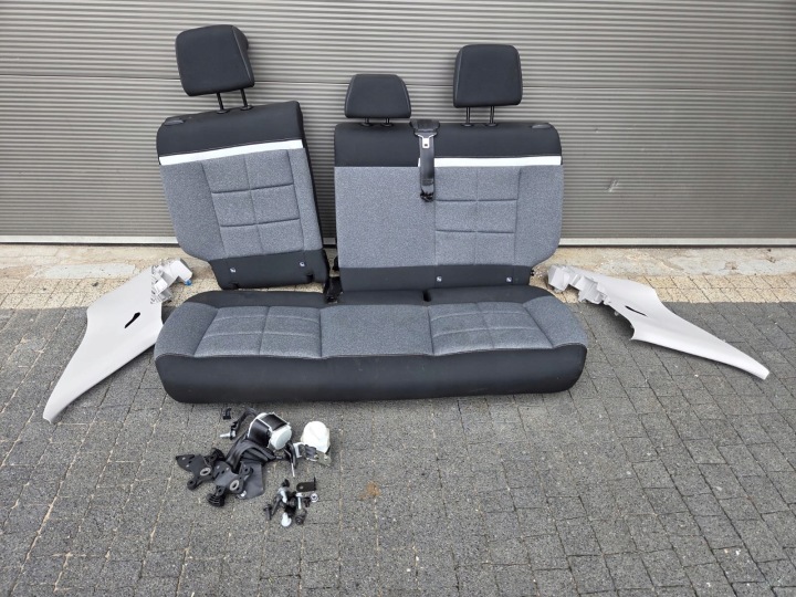sedacka ZAPINKI napínací pásy šrouby CITROEN C4 CACTUS LIFT
