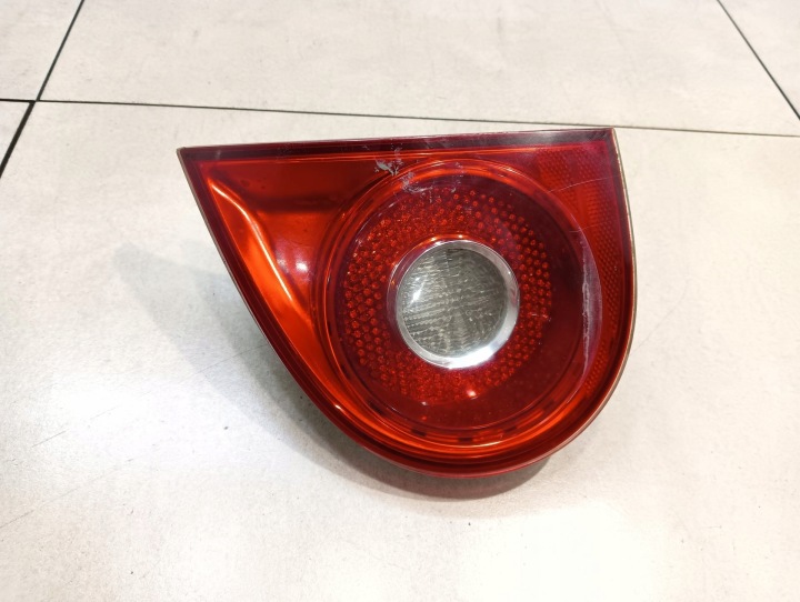 Licht rechts hinten für die Heckklappe VW GOLF V 1K6945094J