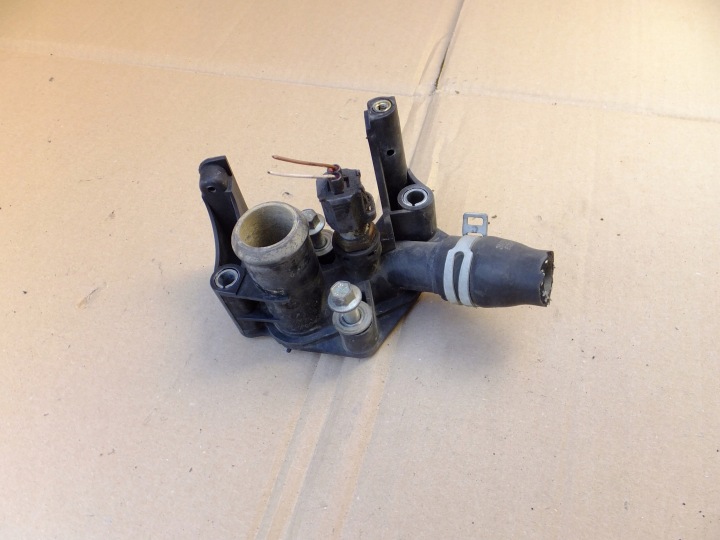 FLANGIA d’acqua ford focus mk2 1,6 B 2009r 7M5G-8K556-AC