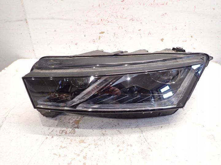 Feux phare Avant Avant Gauche SKODA OCTAVIA IV 2020- FULL LED 5E4941015A
