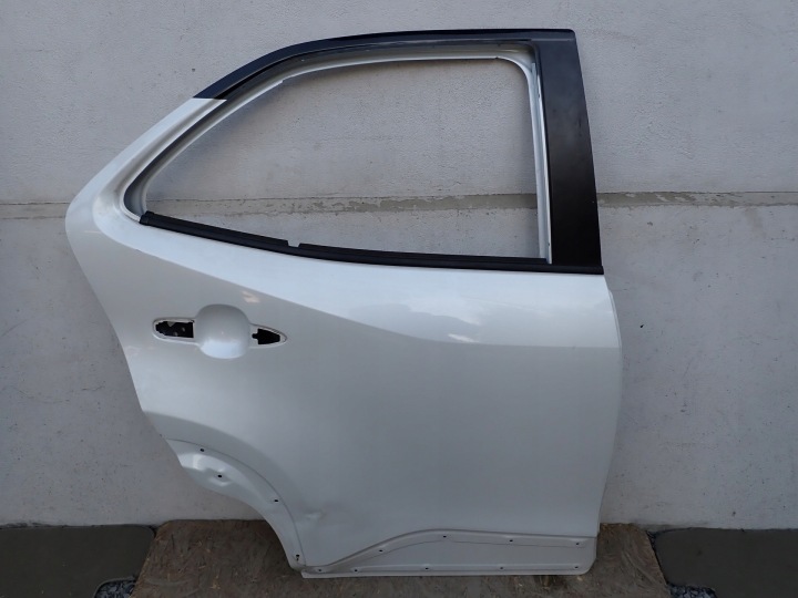 dveře pravé zadní pravý záď TOYOTA YARIS CROSS MXP 2020- 67003K2010