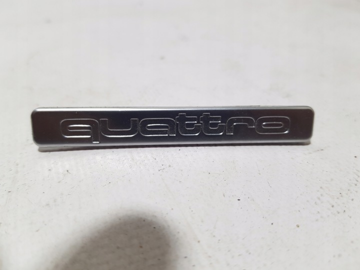 EMBLEMAT znak NAPIS přístrojovky ROZDZIELCZEJ konzoli AUDI A8 A6 A7 Q5