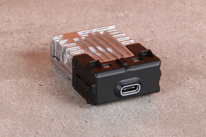 BMW 5 G60 G61 G68 iX I20 Adaptateur PORT ZLACZE USB 5A84176