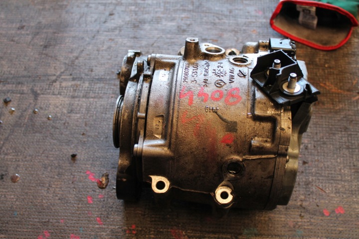 4408. Alternateur AUDI RS 4N0903028Q