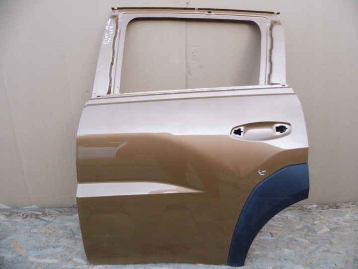 Fiat Grande Panda IV 2025+ ajtó bal hátsó far bal
