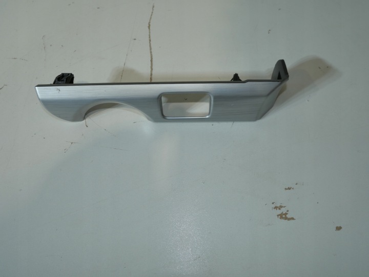 SKODA YETI Moulage Châssis Bouton 5L1858417