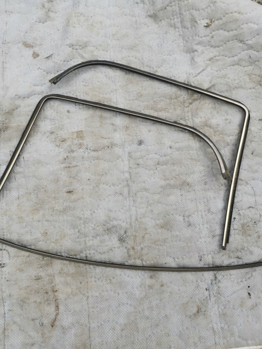Leiste Schutzleiste Fenster heck MERCEDES-BENZ E W210 Sedan
