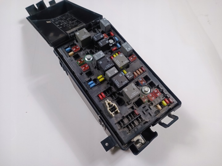 Puszka Kasten der Sicherungen Chevrolet Camaro SS 2009-2015