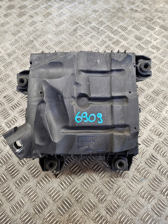 cover of a filter, air OE 8200760899 OPEL VIVARO A LIFT 2.0 CDTi