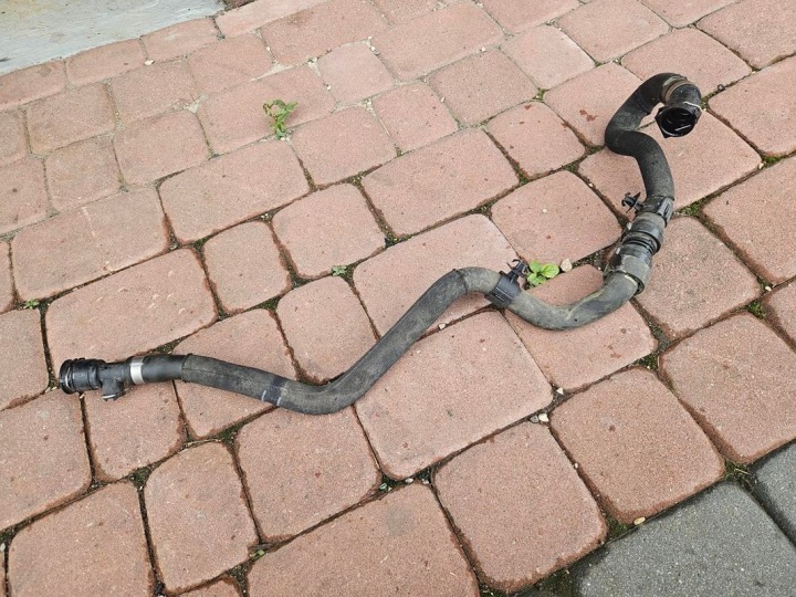 Tubazione tubo tubo flessibile d’acqua radiatore elektryk Peugeot 208 Opel Corsa F 341