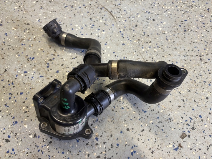 BMW E81 thermostat housing KROCCE of water 8675955108
