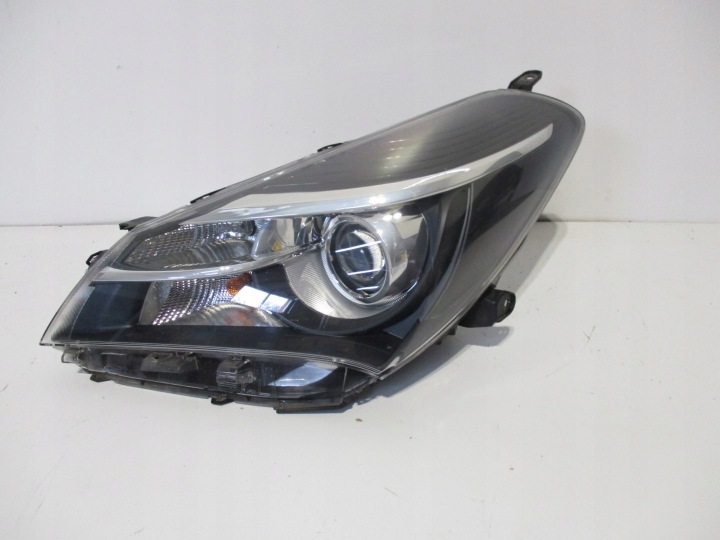light TOYOTA YARIS 3 III LIFT left