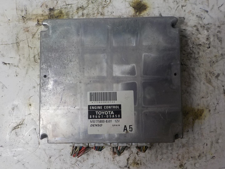 TOYOTA AVENSIS II Computer Bedienteil 89661-05A50 175800-8301