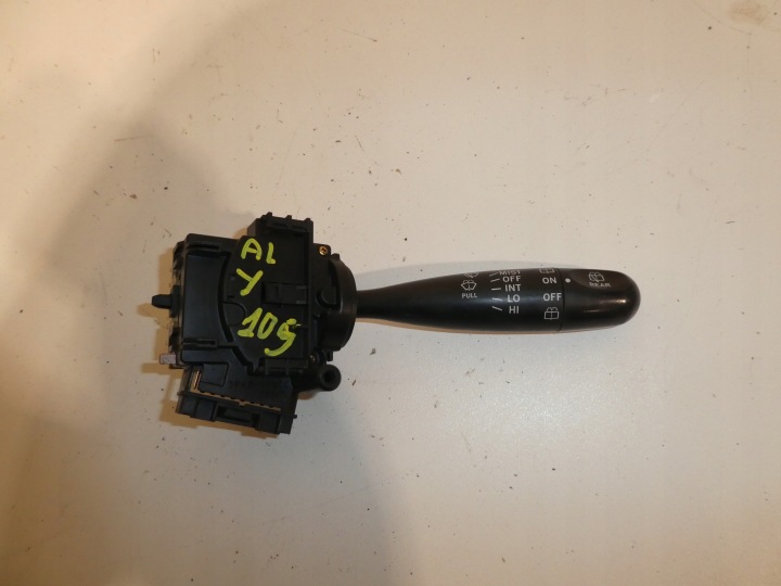 steering wheel levers and controls TOYOTA YARIS 173647