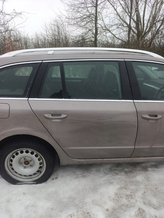 dvere pravý zadok skoda superb 2 kombi przedlift 2008-2013 3x3x lf4u 9888