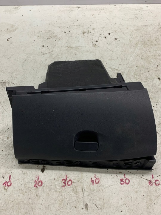 skříňka spolujezdce přístrojovky spolujezdce 681080020R RENAULT MEGANE III COUPE