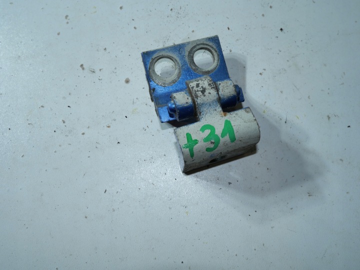 Scharnier Tür vorne VW T4 7D0831401