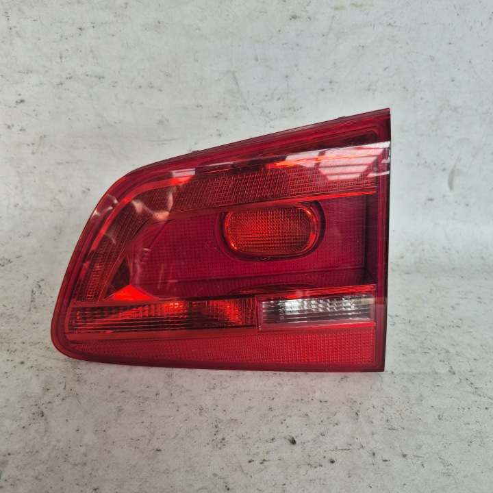 VW TOURAN 1T 10- Licht heck hinten rechts für die Heckklappe 1T0945094