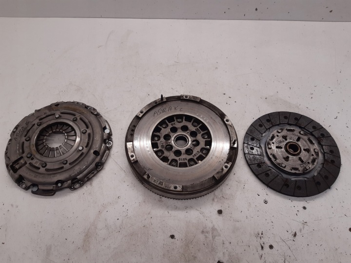 wheel flywheel disc pressure plate 55498275 Opel Astra K
