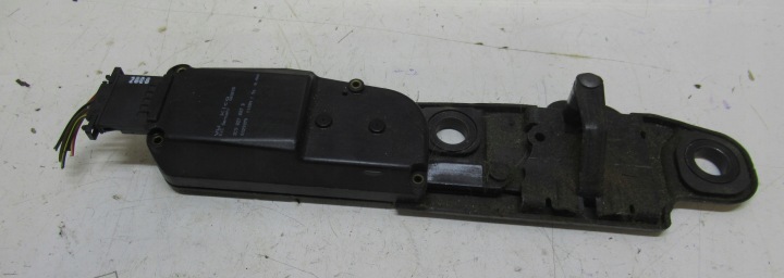 VW PASSAT B6 08R RYGIEL DOCIAG du capot 3C9827887B