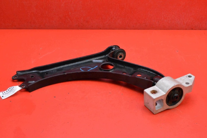 braccetto destra anteriore inferiore TG222 VW GOLF 6 VI 1.4 16V 80 KM 08-15