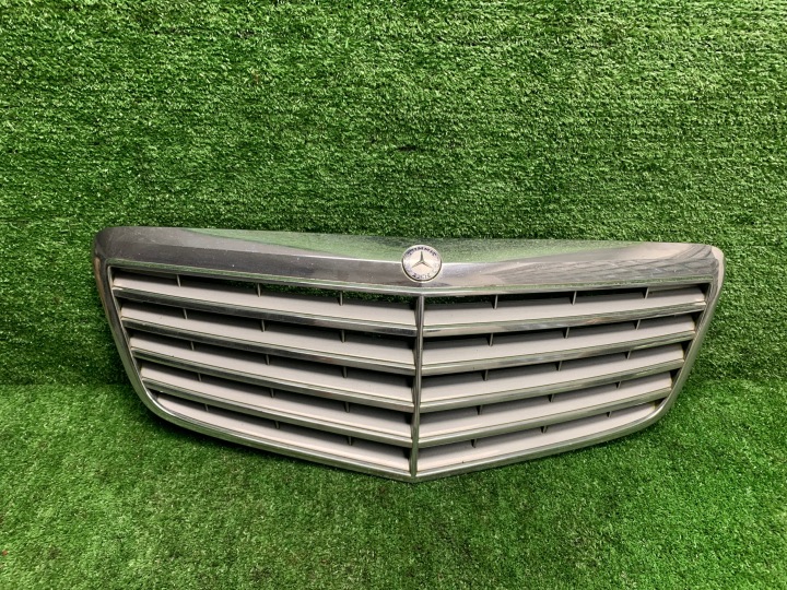 belle ! MERCEDES W211 LIFT grille masque radiateur A2118801783