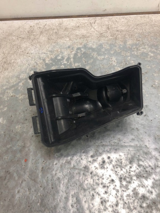 cover of a filter, air AUDI A6 C6 LIFT 07L133835K