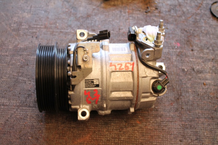 4251. Compresseur Climatisateur air conditionné VOLVO P32275743