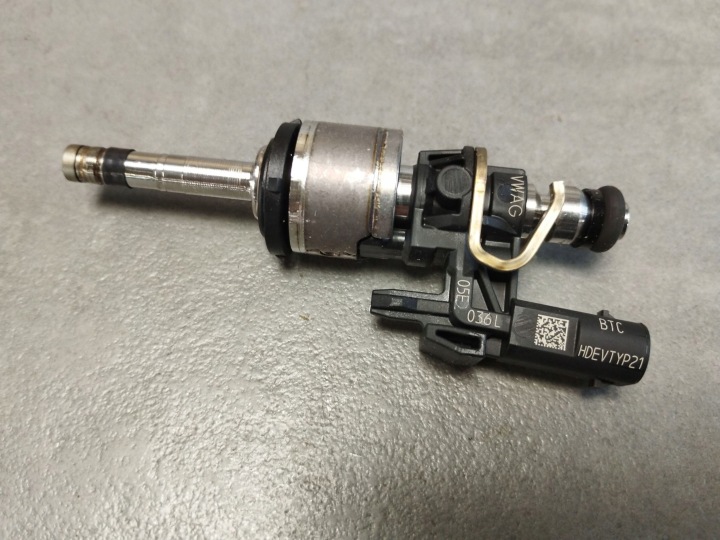 Volkswagen Touran III 2025 1.5 tsi nozzle injector 05E036L