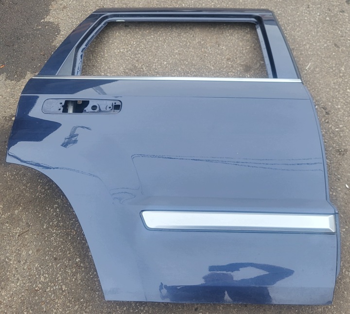 vrata desna stražnje lajsna JEEP GRAND CHEROKEE III WK1 OE W boja grafitni