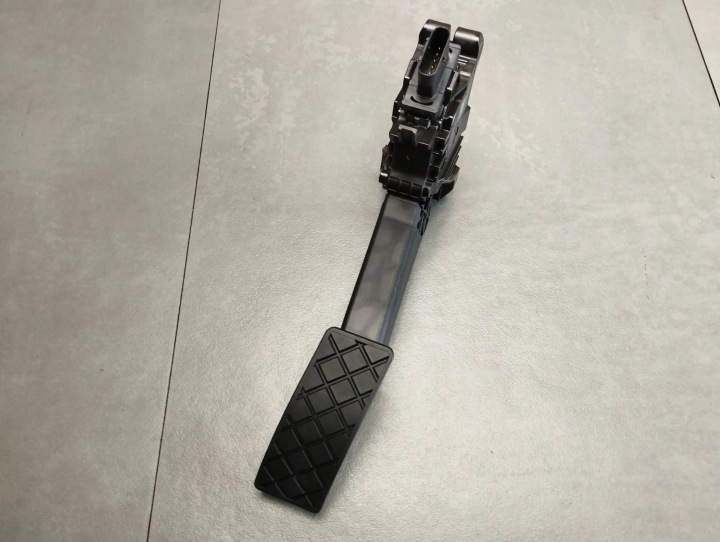 Audi Q4 e-tron potencjometr plynu 1EB723503