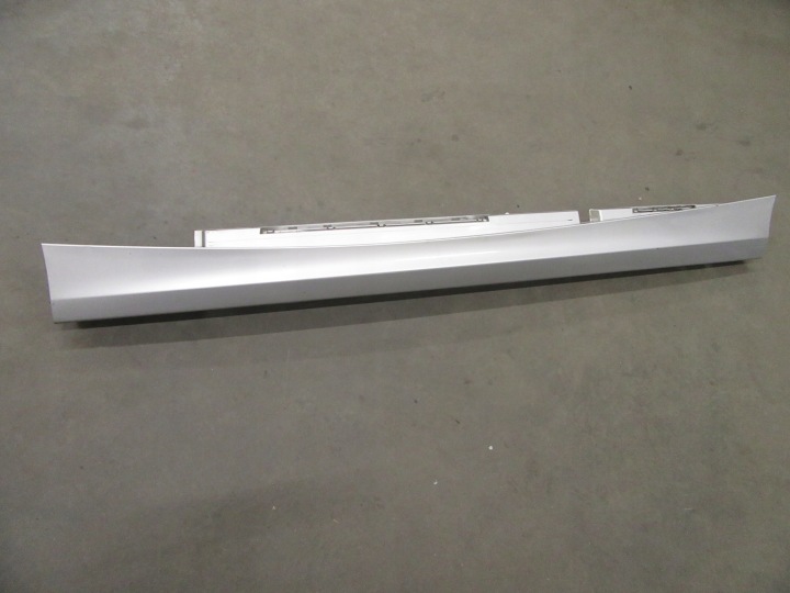modanatura Copertura MINIGONNA sinistra BMW e87 LCI LIFT 354 Titansilber