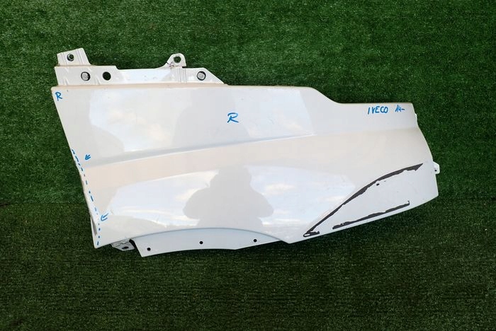 IVECO 14- Kotflügel rechts vorne vorne