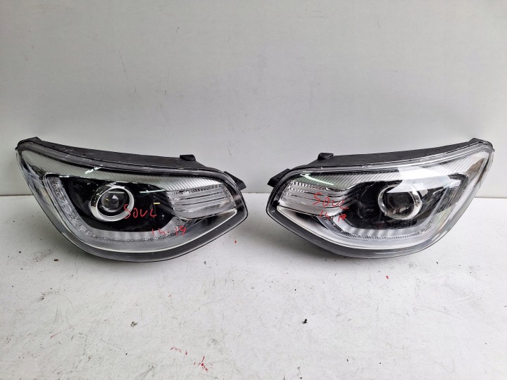 KIA SOUL II LIFT 16-18 Feux phare Droit XENON UK