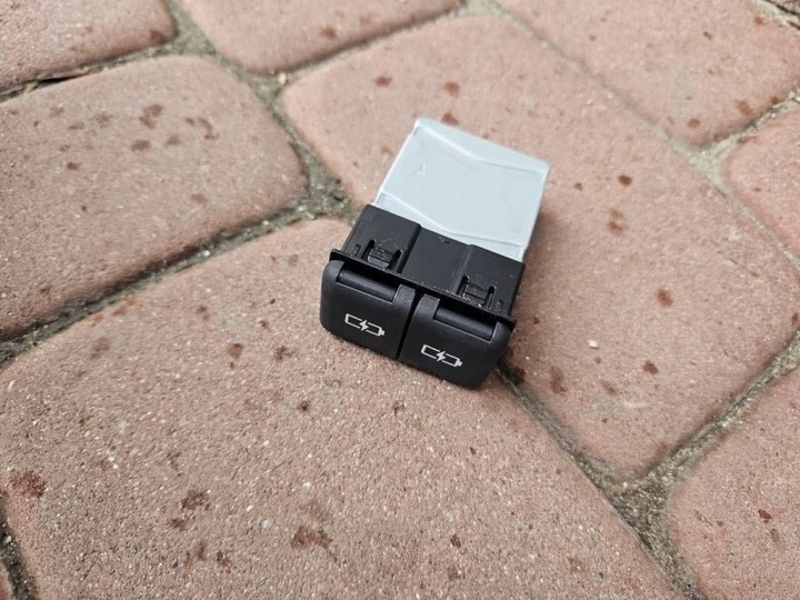 Adapter, Stecker USB ladowarka tunelu Toyota Camry VIII XV70 85532-60020