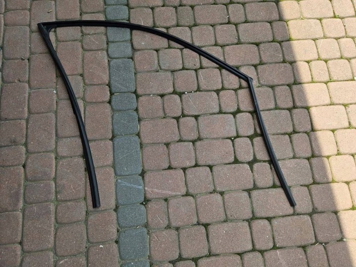 Joint Portière Avant przednich Droit Toyota Camry VIII XV70 68141-33131