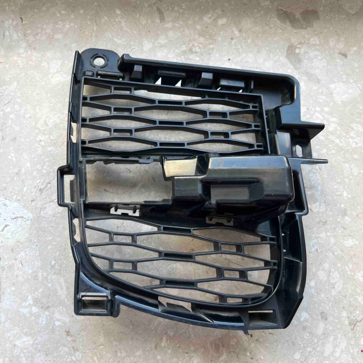 RANGE ROVER SPORT L461 23-23 grid of a bumper right front N9X217K946A