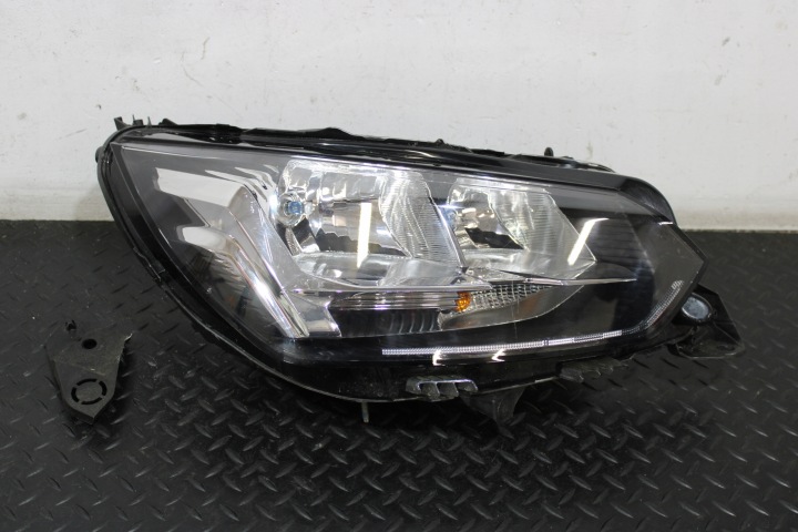 light right front PEUGEOT 208 II 2 98231153980